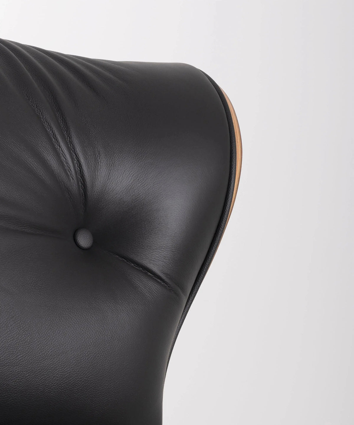 46764053299537 ND-1986 Sillón en Madera Tapizado en Piel Italiana con Reposapiés Sillones tapizados Northdeco Negro - Palisandro