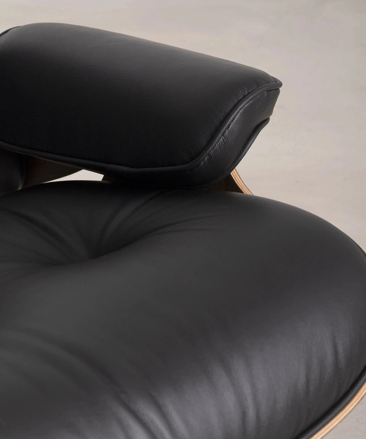 46764053299537 ND-1986 Sillón en Madera Tapizado en Piel Italiana con Reposapiés Sillones tapizados Northdeco Negro - Palisandro