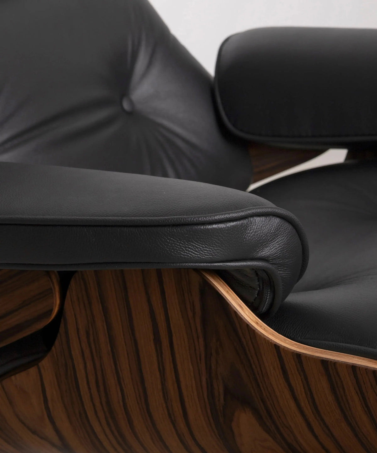 46764053299537 ND-1986 Sillón en Madera Tapizado en Piel Italiana con Reposapiés Sillones tapizados Northdeco Negro - Palisandro