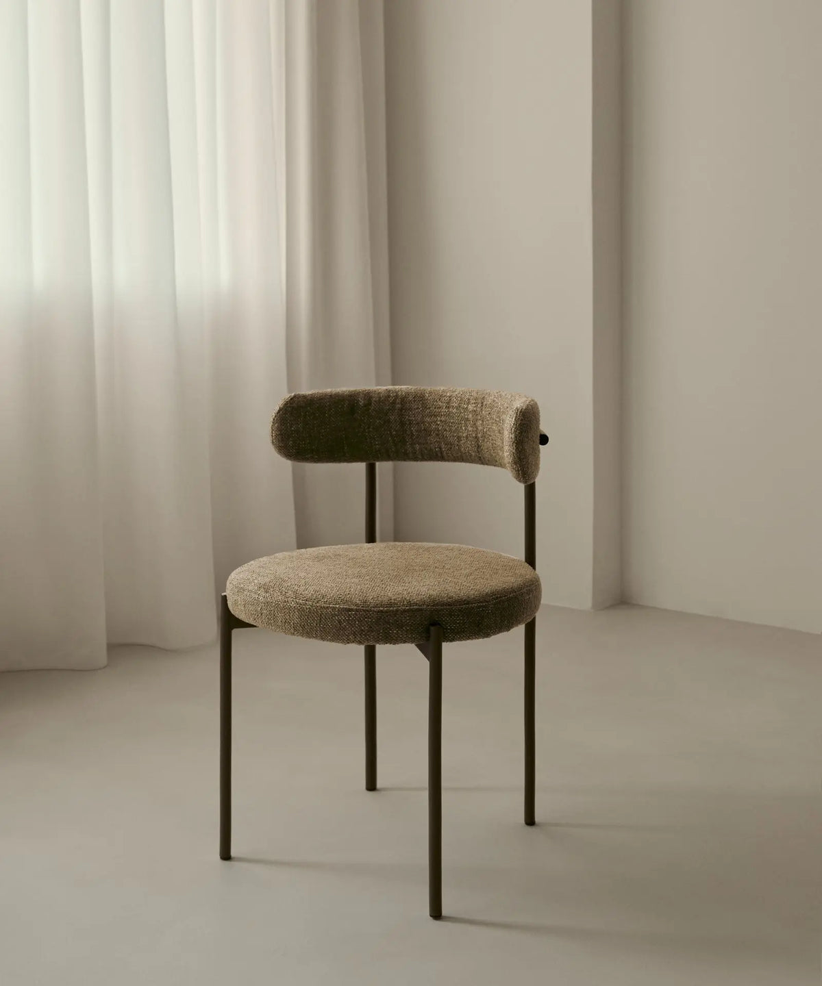 55629190201730 Silla de Comedor en Tela y Madera Alexia Sillas tapizadas Northdeco