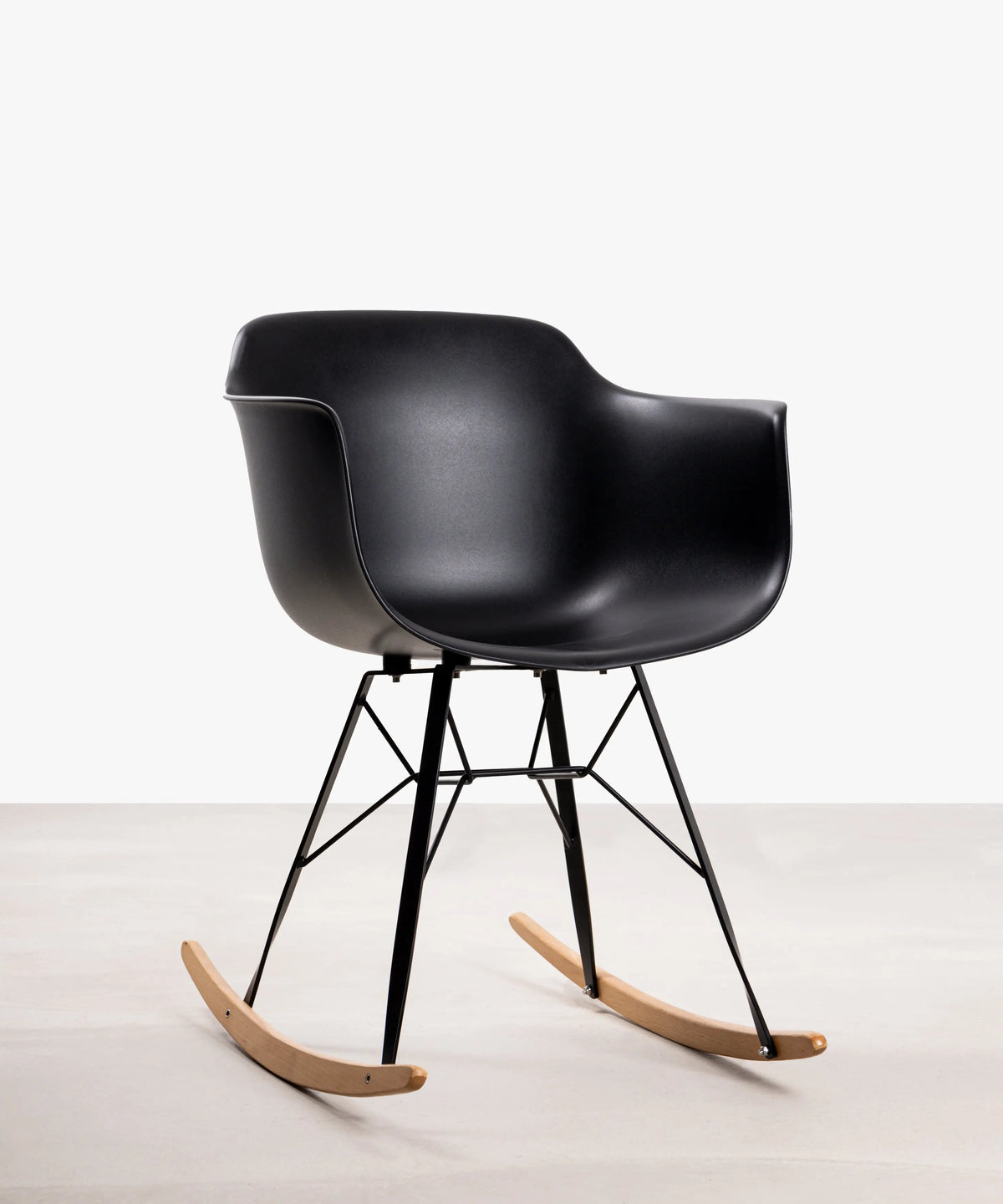 46933496955217 Silla Balancín Elon Arms Sillas de Plástico Northdeco