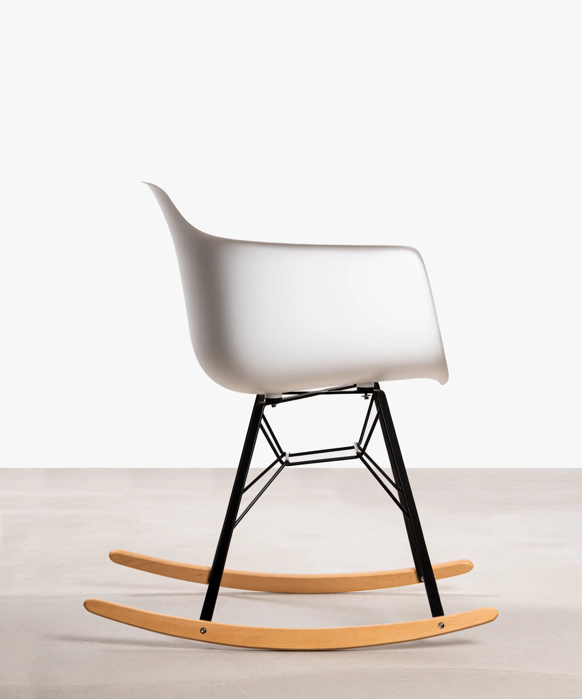 46933496922449 Silla Balancín Elon Arms Sillas de Plástico Northdeco
