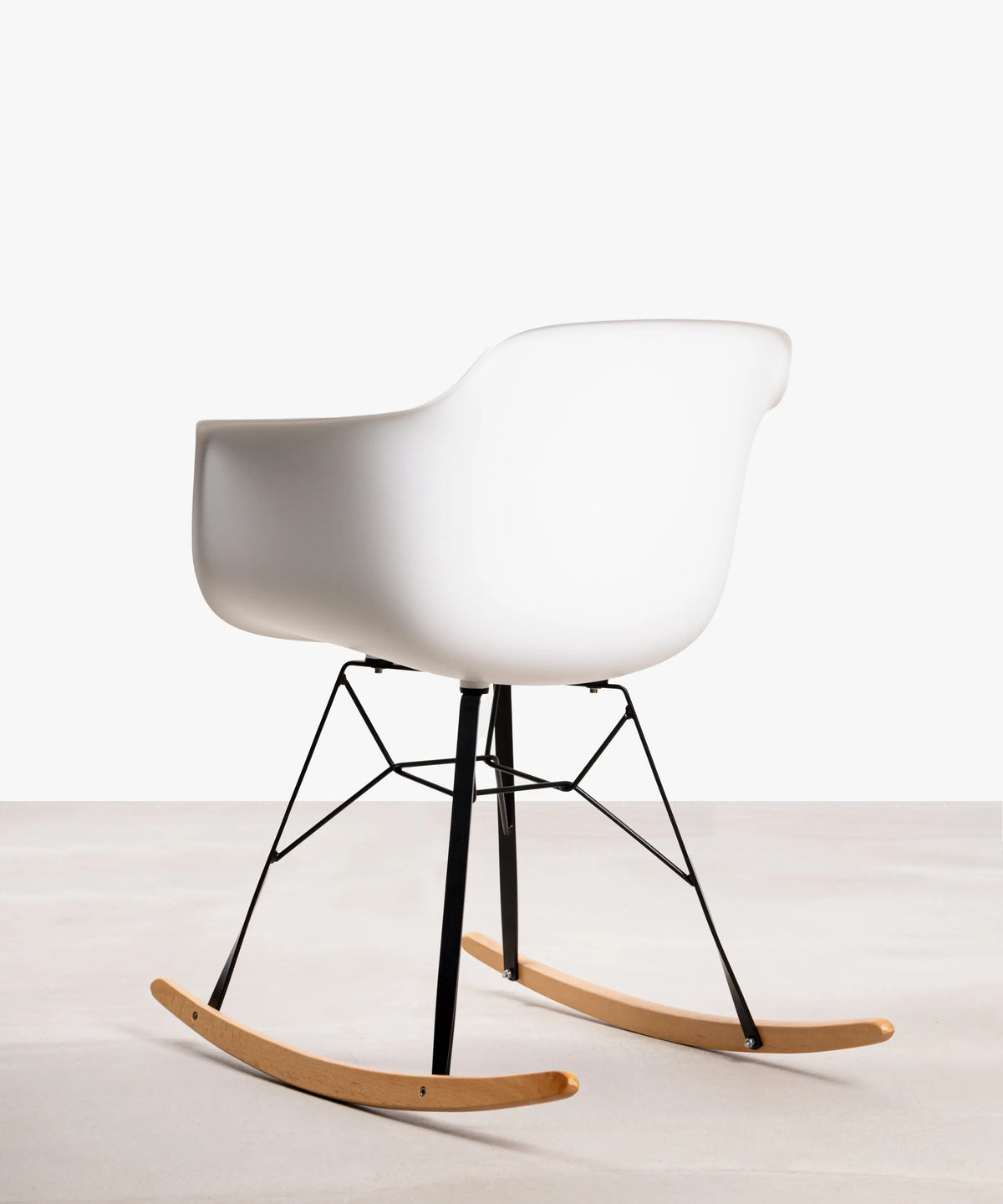 46933496922449 Silla Balancín Elon Arms Sillas de Plástico Northdeco