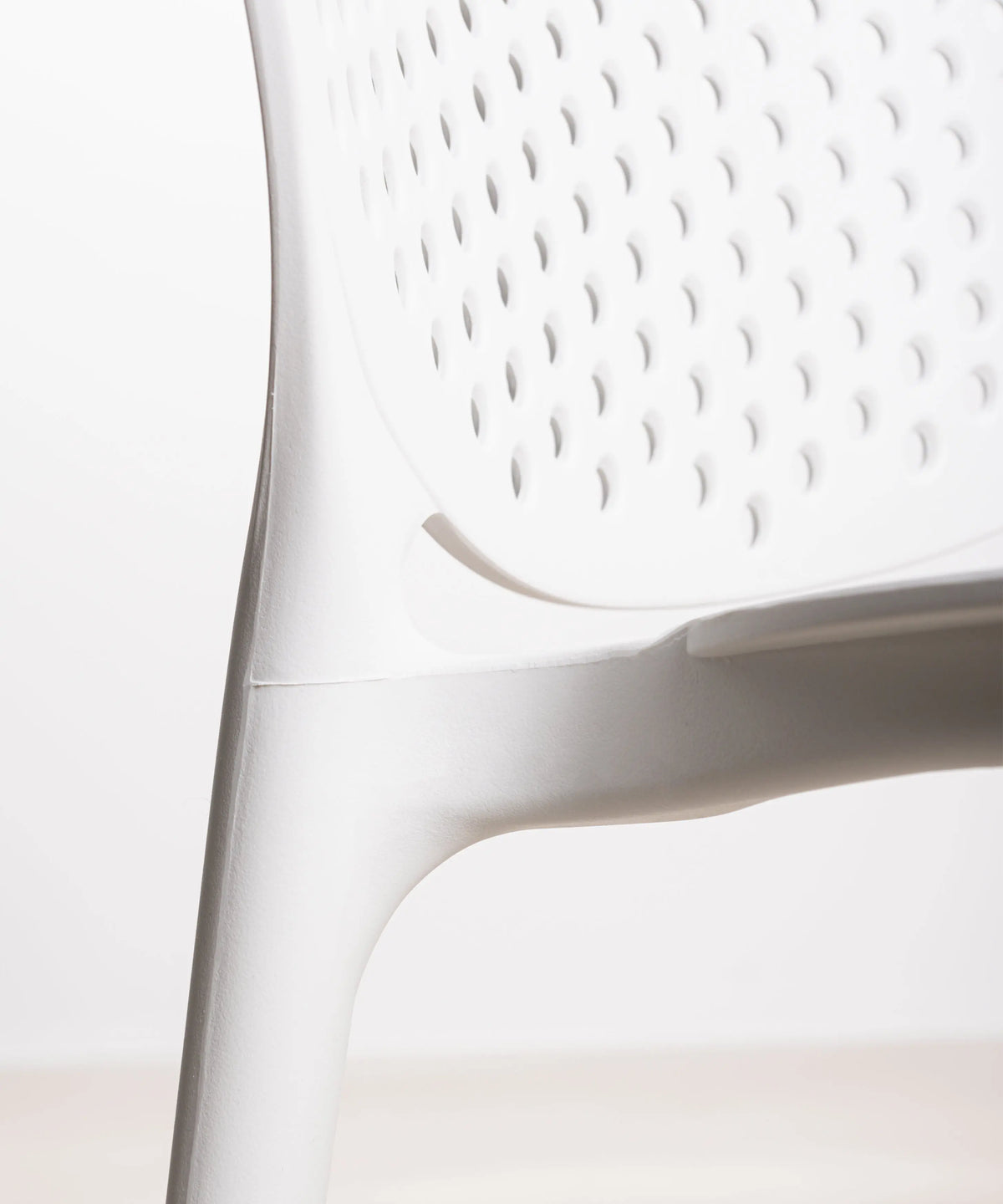 42313490530483 Silla Apilable Dots  Northdeco