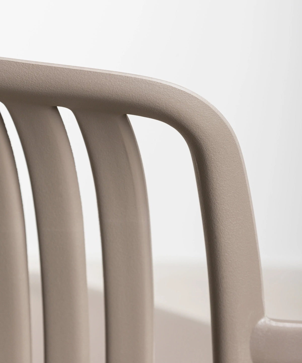 46954511827281 Silla Kora Arms Sillas de Plástico Northdeco