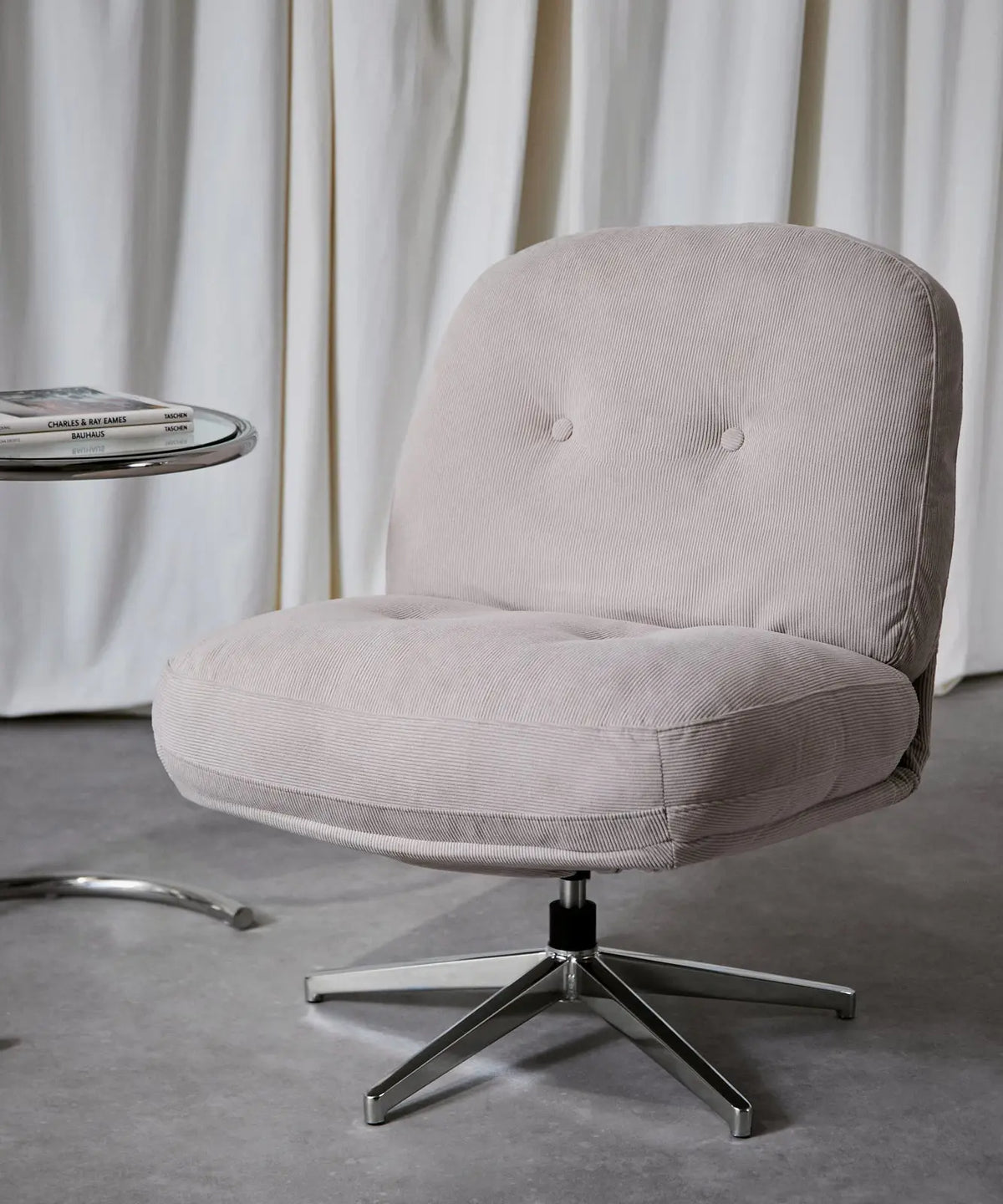 54941935796610 Sillón Orbit Sillones tapizados Northdeco