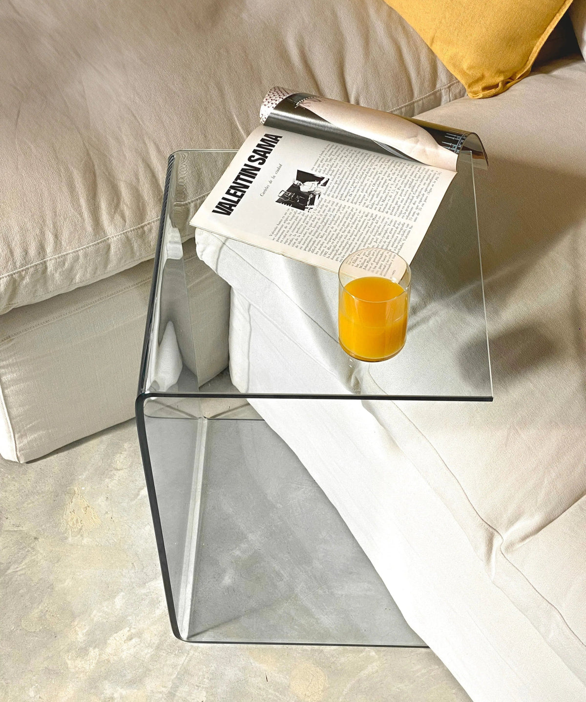 48466711085393 Mesa Auxiliar de Cristal Curvado Tossa  Northdeco