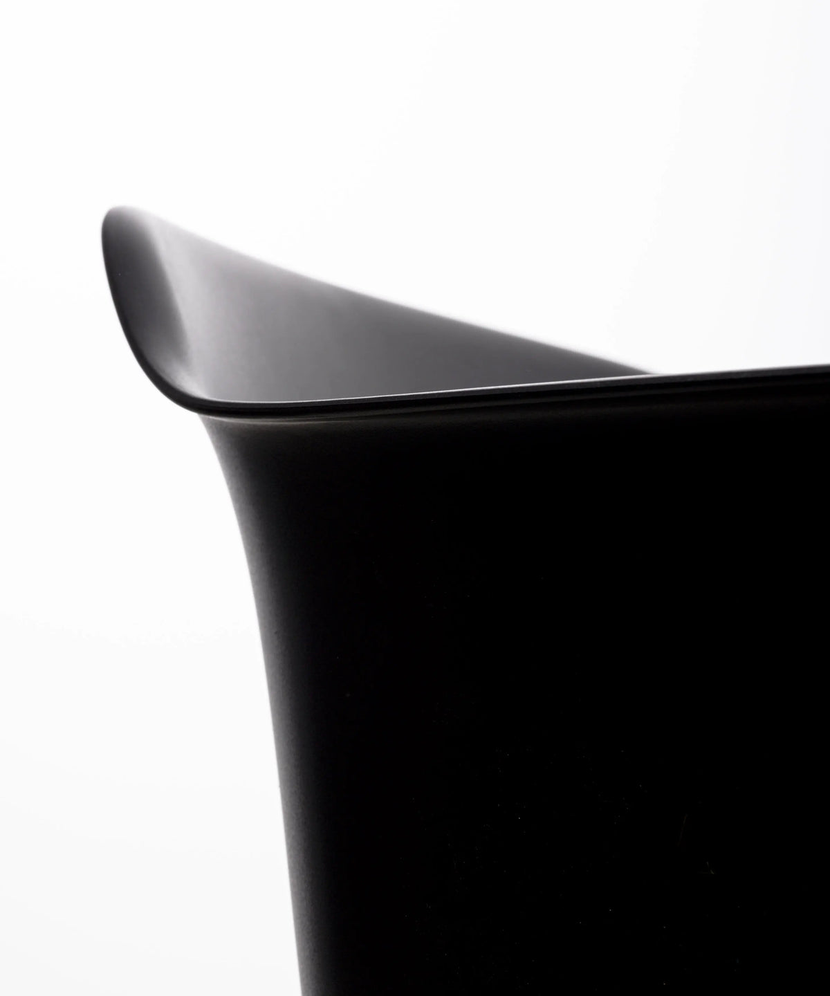 46933496955217 Silla Balancín Elon Arms Sillas de Plástico Northdeco