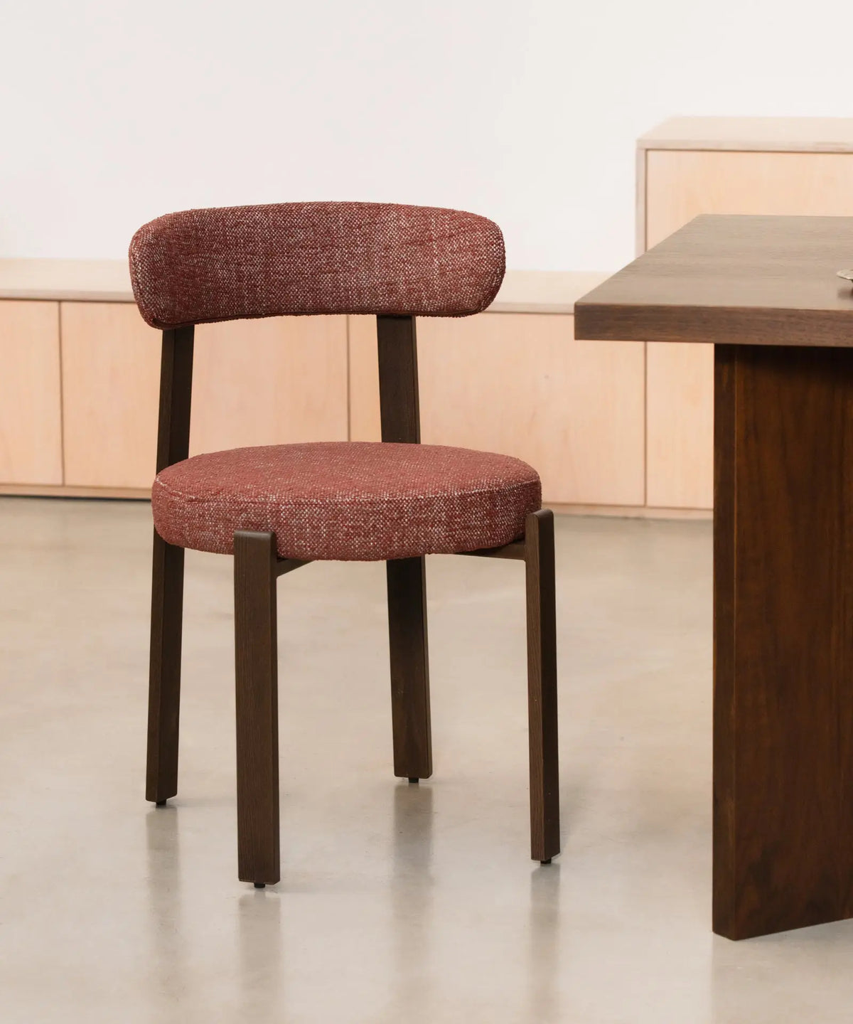 55629071581570 Silla de Comedor Tapizada y en Metal efecto Madera Aura Sillas tapizadas Northdeco