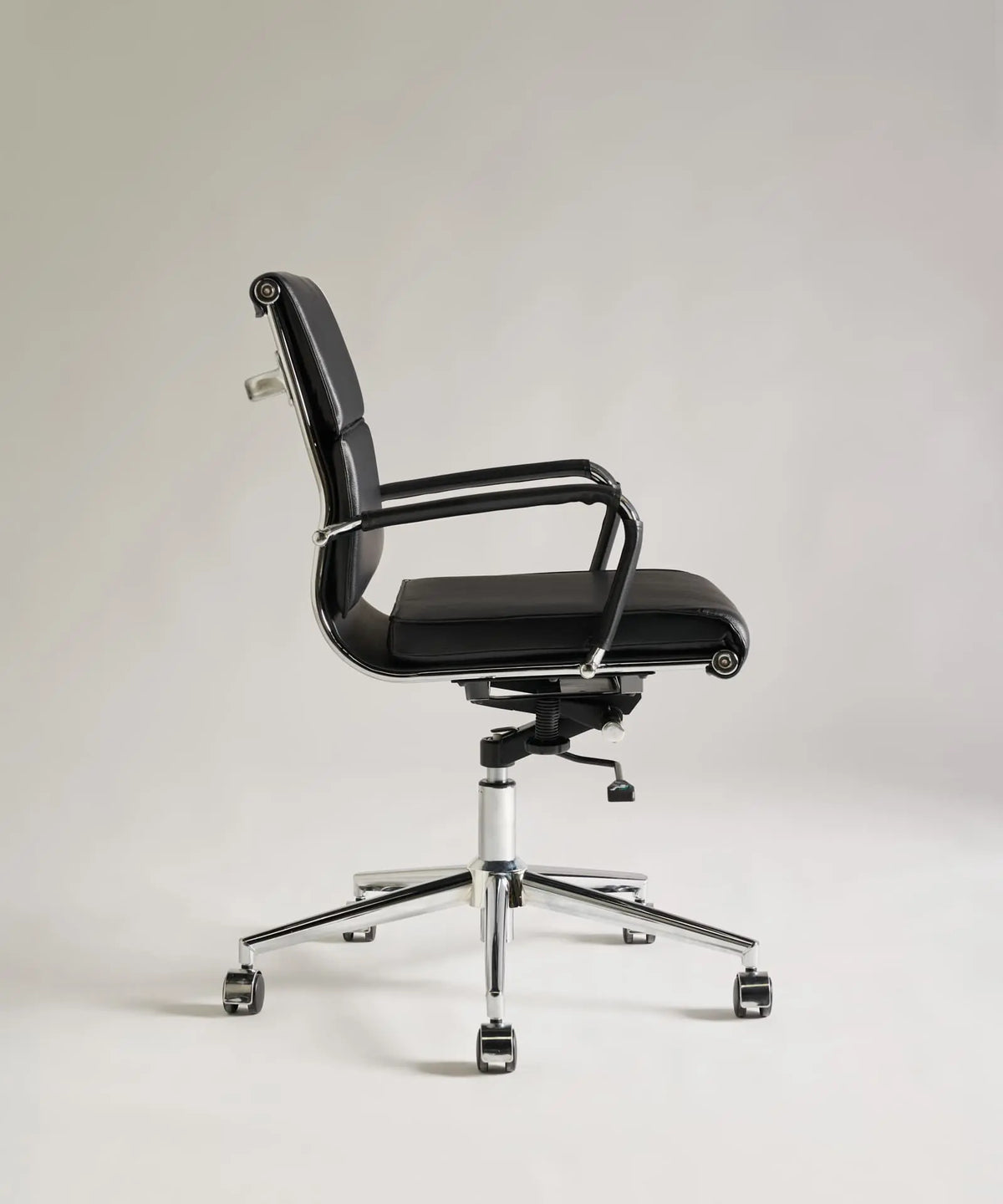 55962016121218 Silla de Oficina en Piel Kane Low Base Sillas de Oficina Northdeco