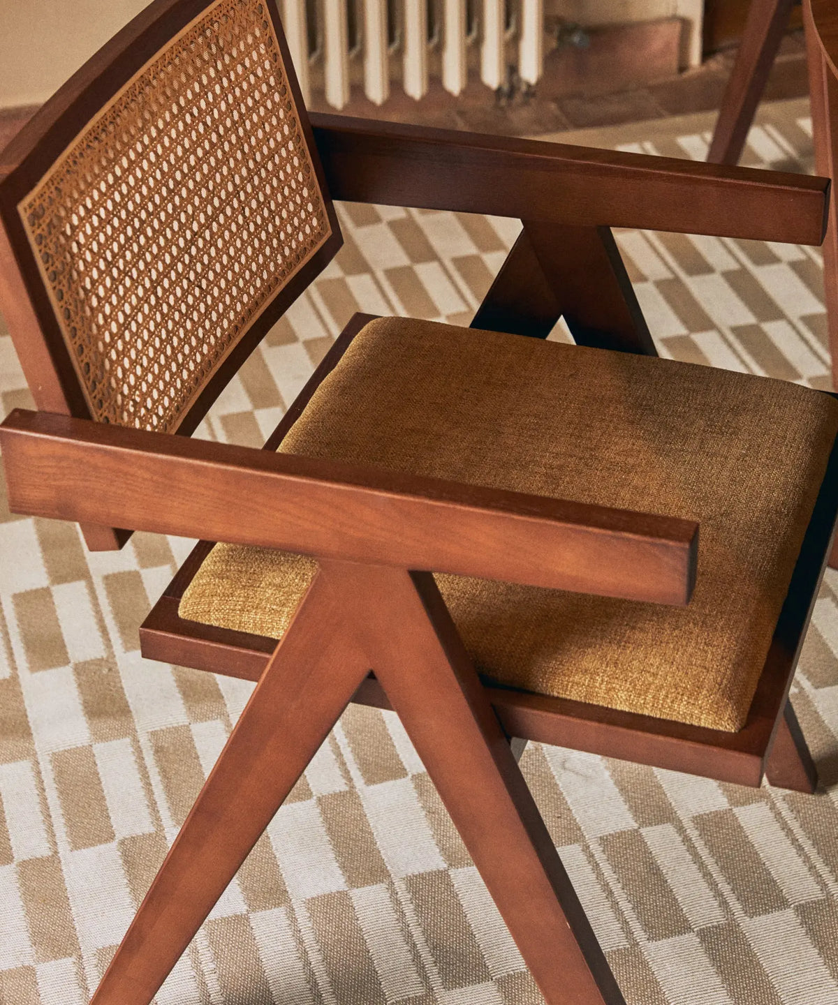 55158803038594 Silla de Comedor en Madera Tapizada con Reposabrazos Pauline Arms Sillas de madera Northdeco