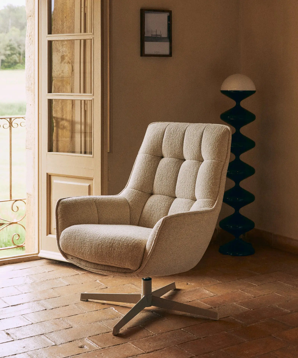 55201055932802 Sillón giratorio de tejido suave Alvar Sillones tapizados Northdeco