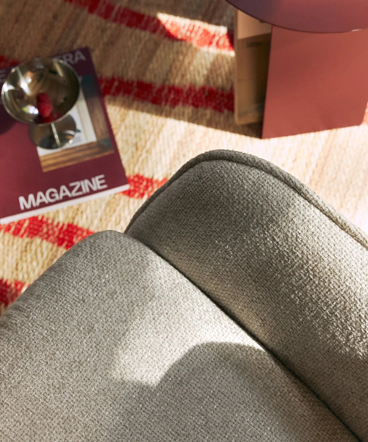 55201049772418 Sillón giratorio en tejido suave Norden Sillones tapizados Northdeco