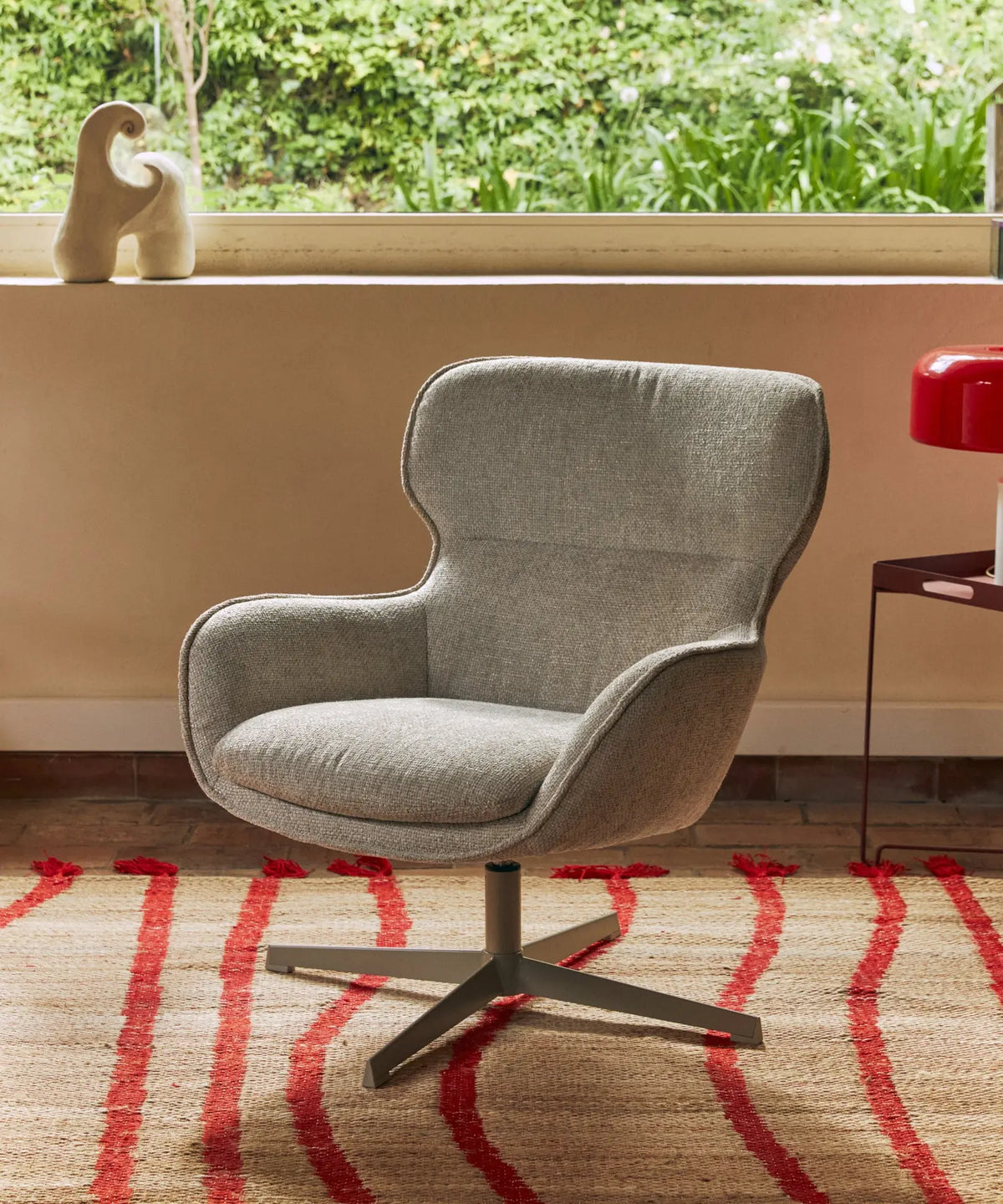 55201049772418 Sillón giratorio en tejido suave Norden Sillones tapizados Northdeco