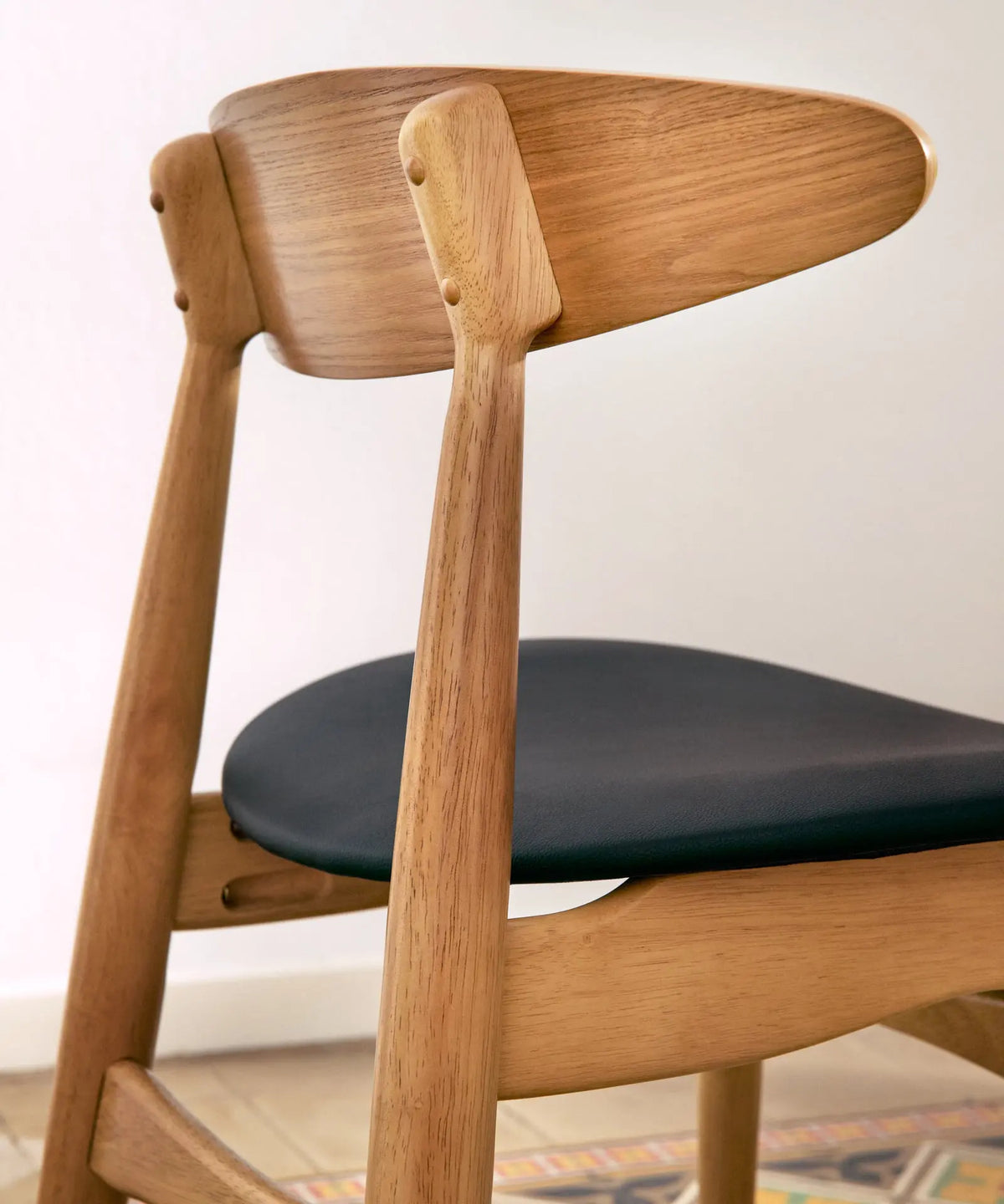 46795985158481 Silla de Comedor en Madera Acolchada Kyoto Sillas de Madera Northdeco