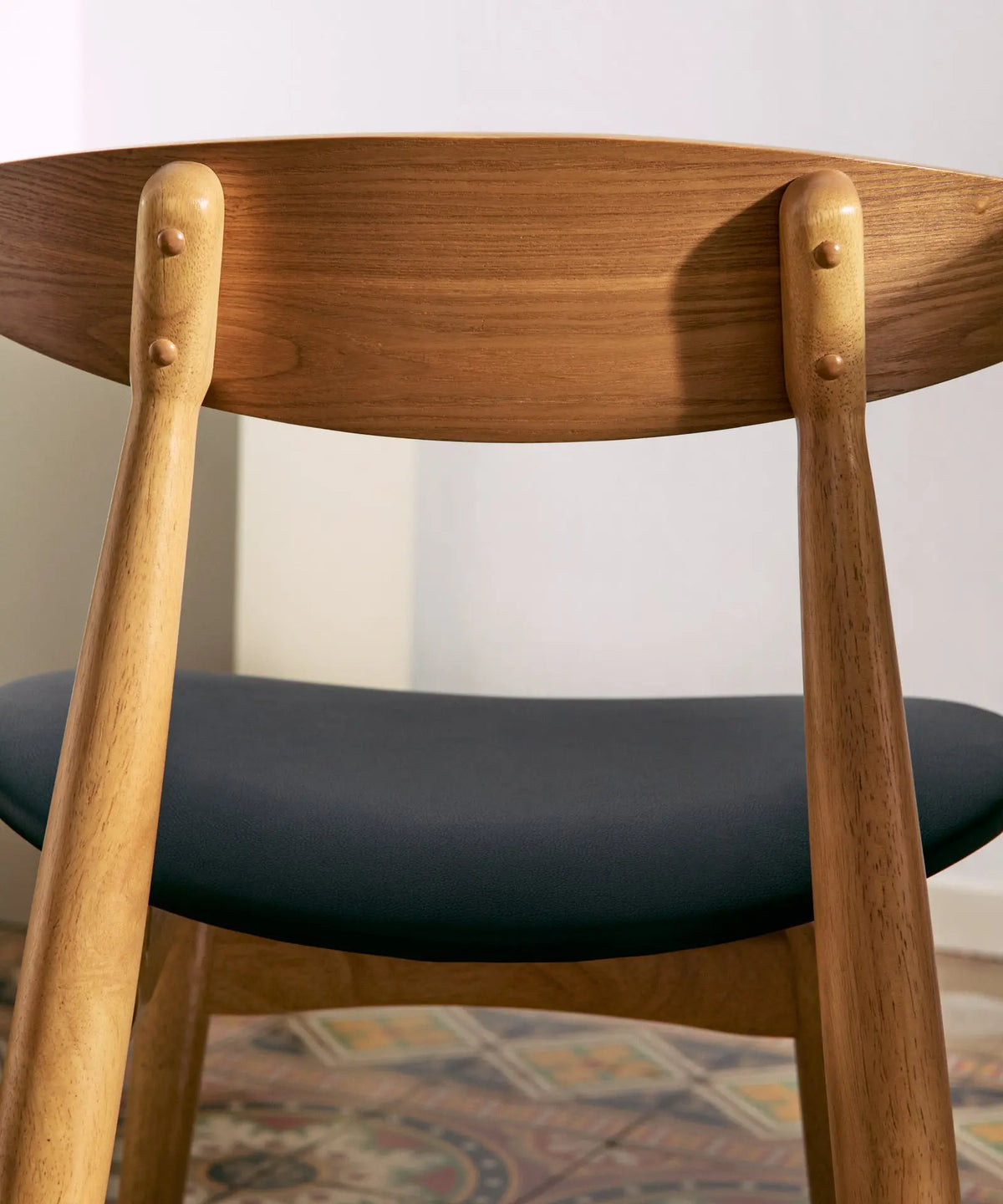 46795985158481 Silla de Comedor en Madera Acolchada Kyoto Sillas de Madera Northdeco