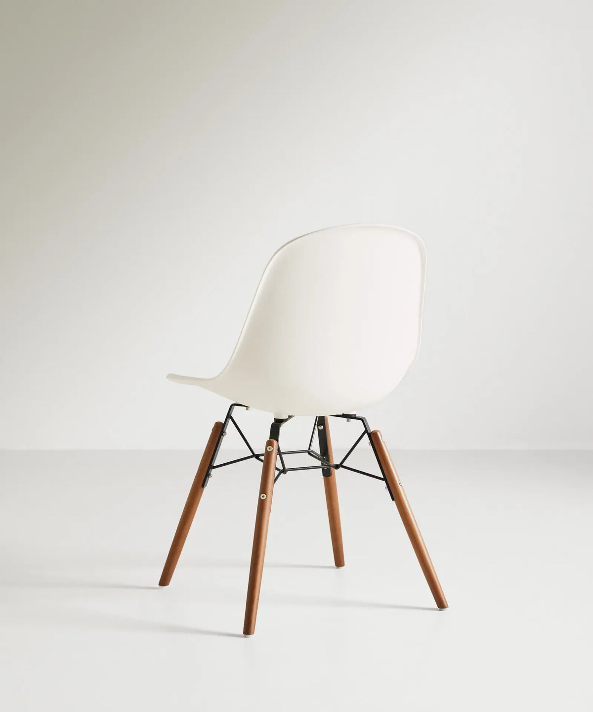 42135571890355 Silla de Polipropileno y Madera Elon Sillas de Plástico Northdeco
