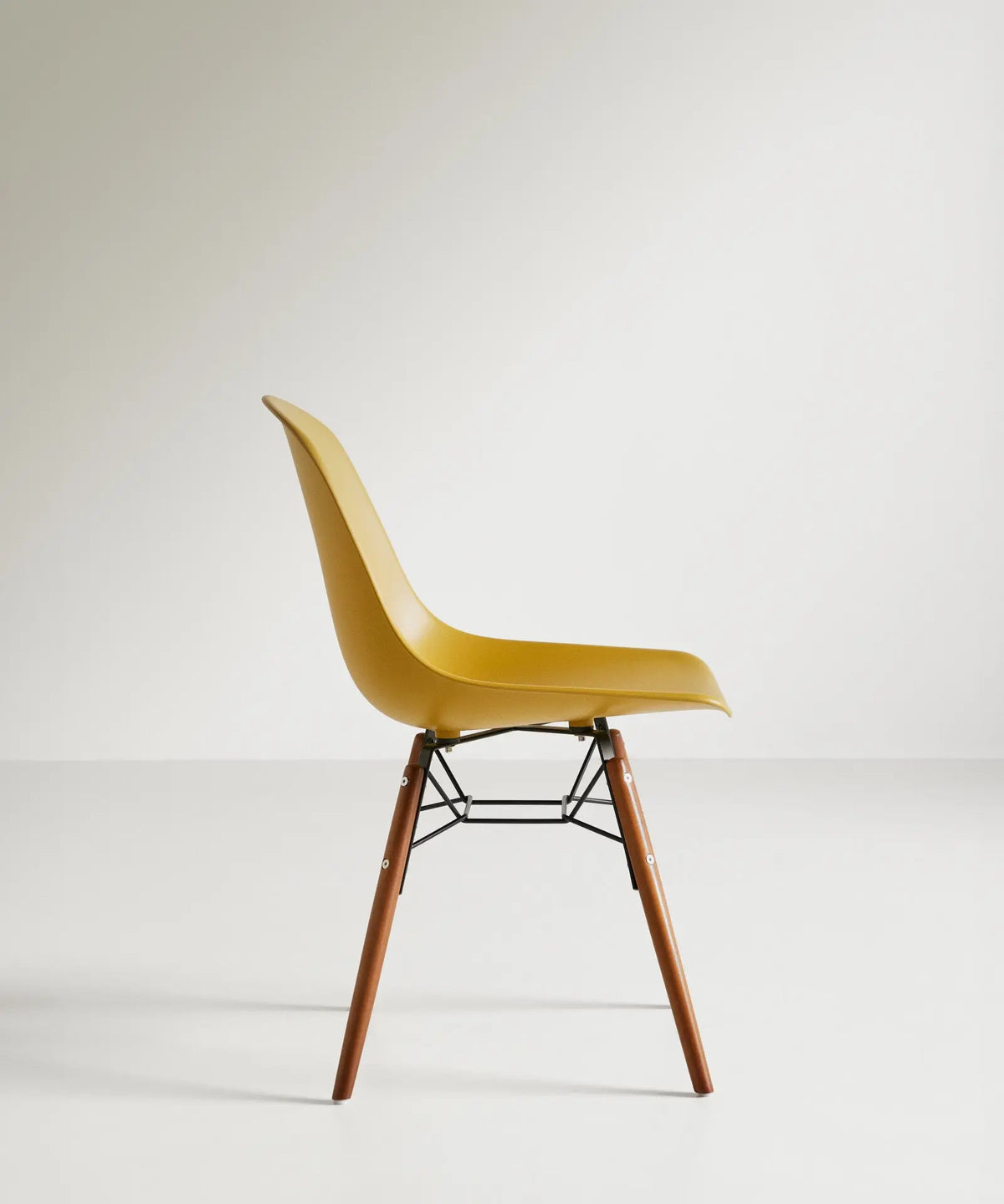 42033017192627 Silla de Polipropileno y Madera Elon Sillas de Plástico Northdeco