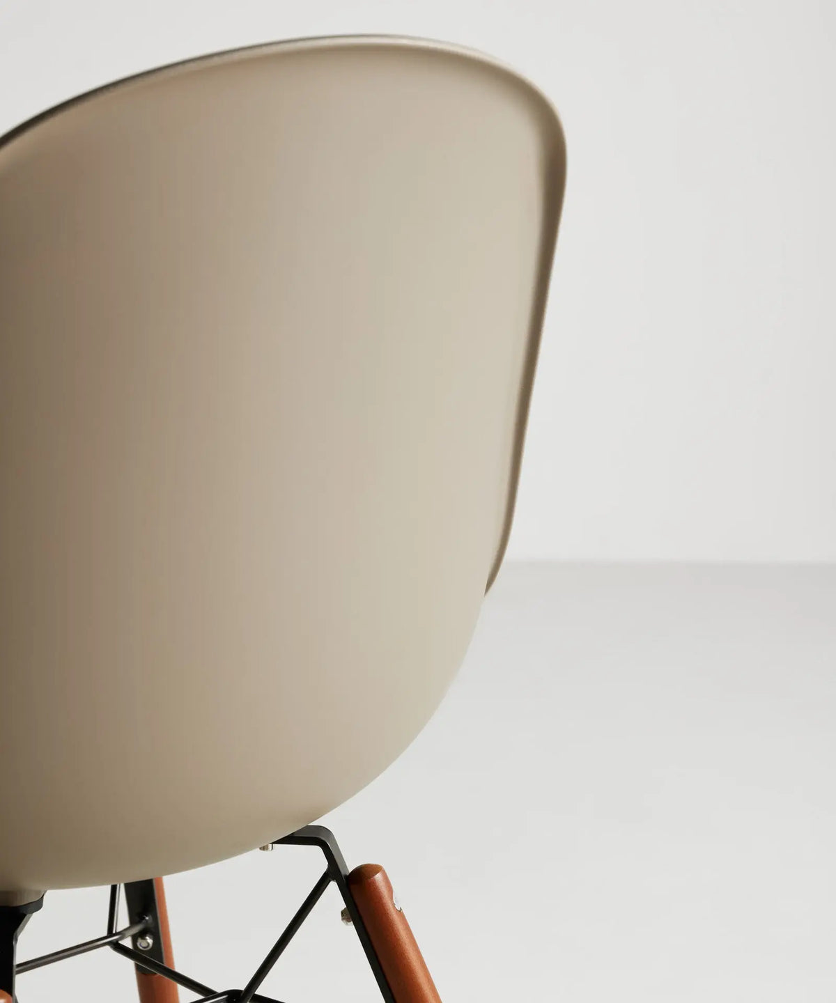 42016701546675 Silla de Polipropileno y Madera Elon Sillas de Plástico Northdeco