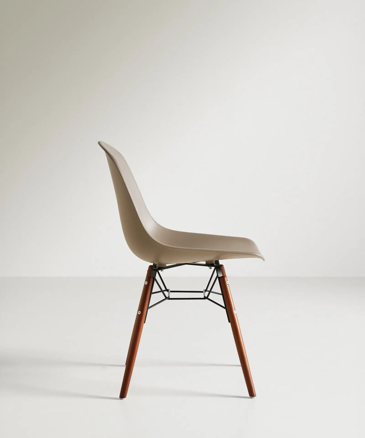 42016701546675 Silla de Polipropileno y Madera Elon Sillas de Plástico Northdeco