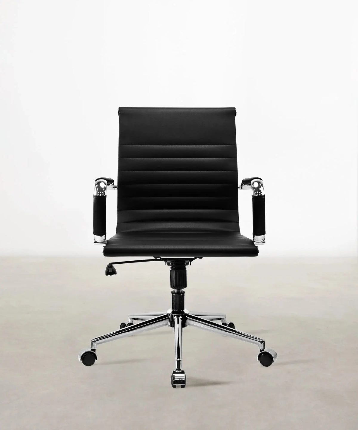 42310430228659 Silla de Oficina en Polipiel Low Back Larsen Sillas de Oficina Northdeco