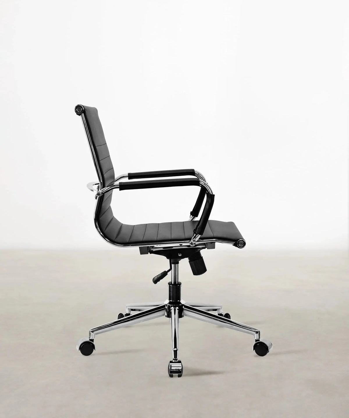 42310430228659 Silla de Oficina en Polipiel Low Back Larsen Sillas de Oficina Northdeco