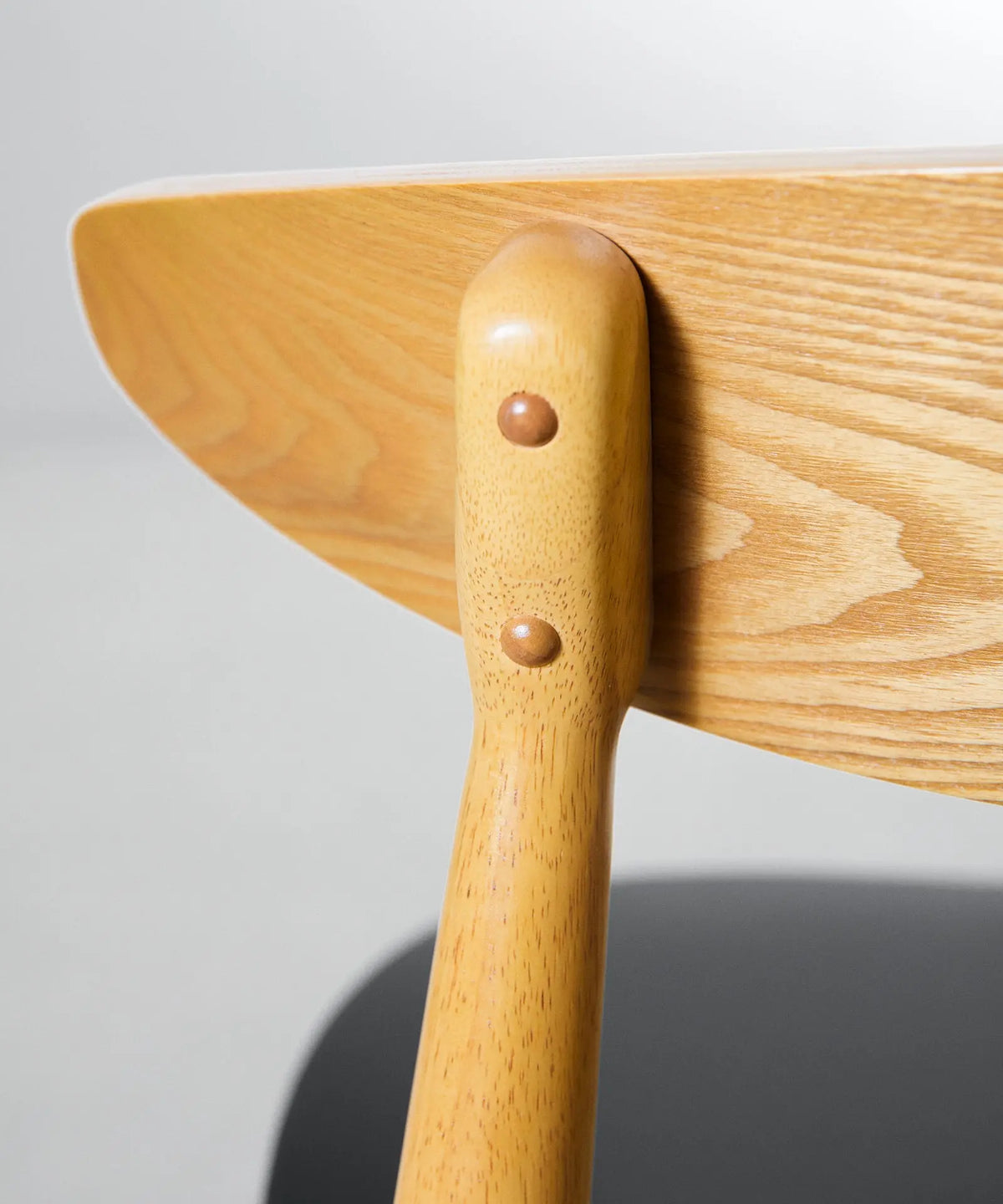 46795985158481 Silla de Comedor en Madera Acolchada Kyoto Sillas de Madera Northdeco
