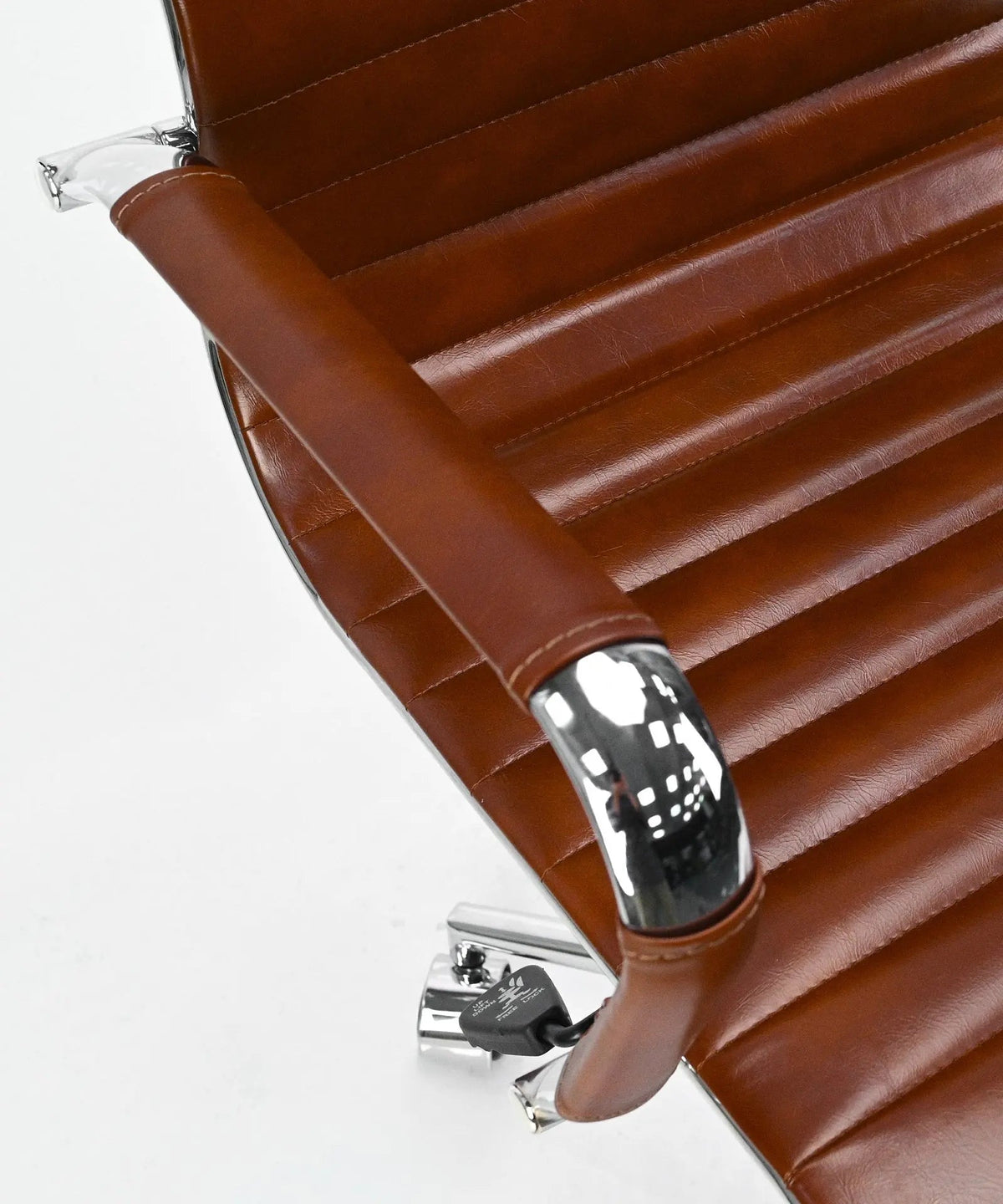55959093117314 Silla de Oficina en Piel Italiana Low Back Larsen Sillas de Oficina Northdeco