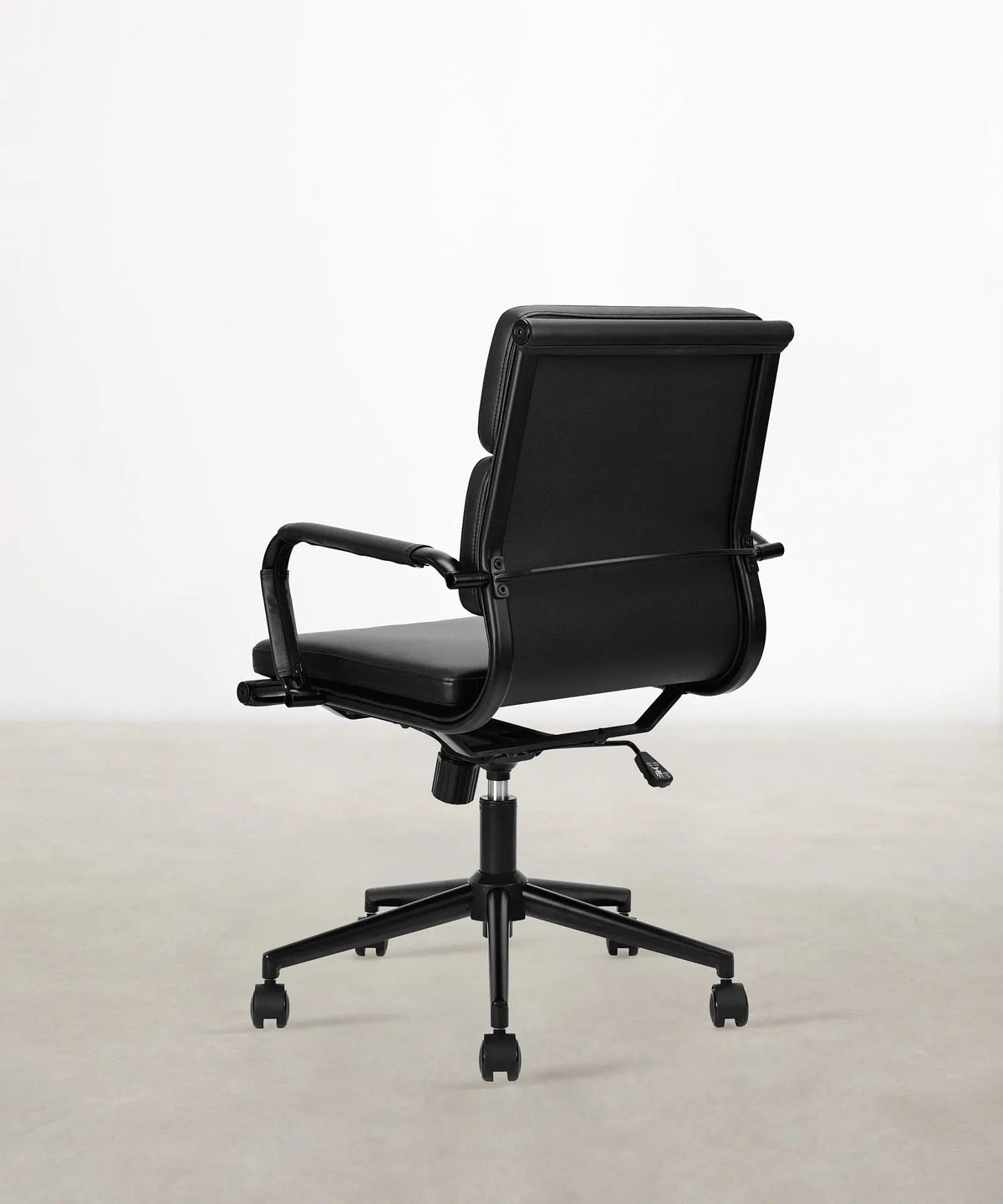 48501523972433 Silla de Oficina en Polipiel Low Base Belmont Black Edition Sillas de Oficina Northdeco