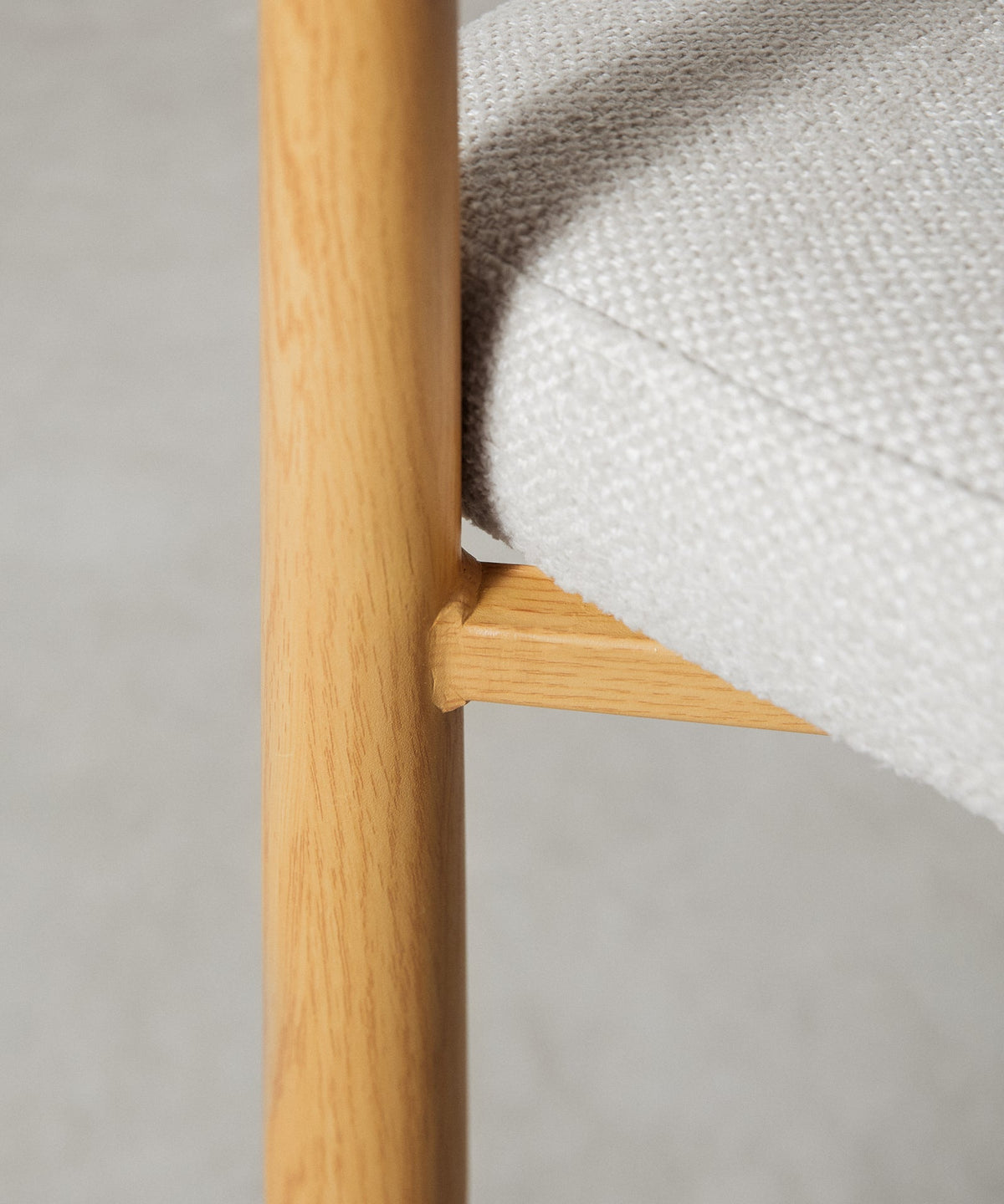 55954482790786 Silla de Comedor en Madera Tapizada Serena Sillas tapizadas Northdeco