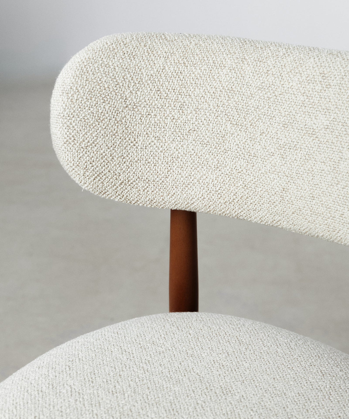 55966934237570 Silla de Comedor en Madera y Tapizada Dean Sillas Nórdicas Northdeco