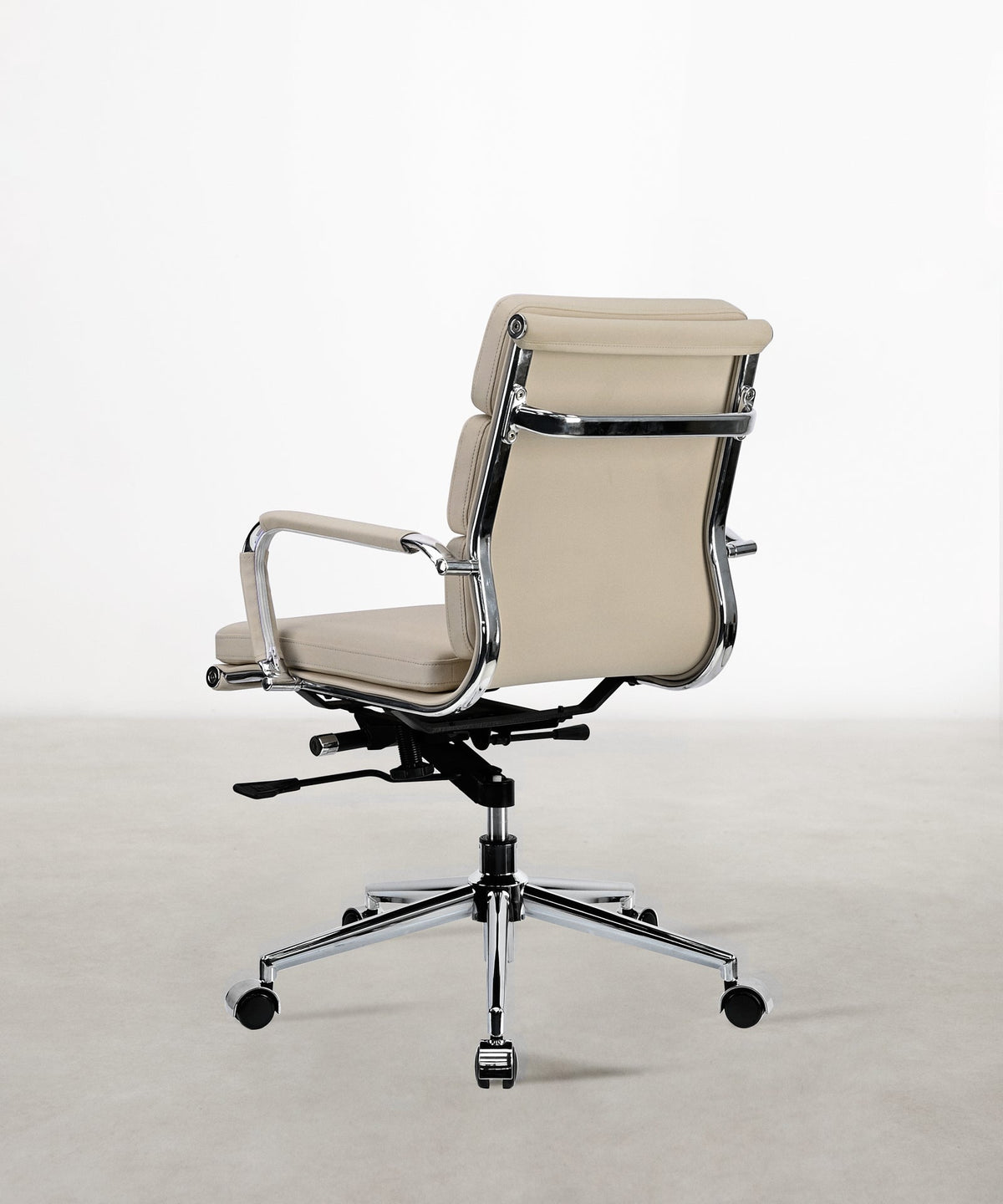 55814755385730 Silla de Oficina en Polipiel Low Base Adalia - Color Edition Sillas de Oficina Northdeco