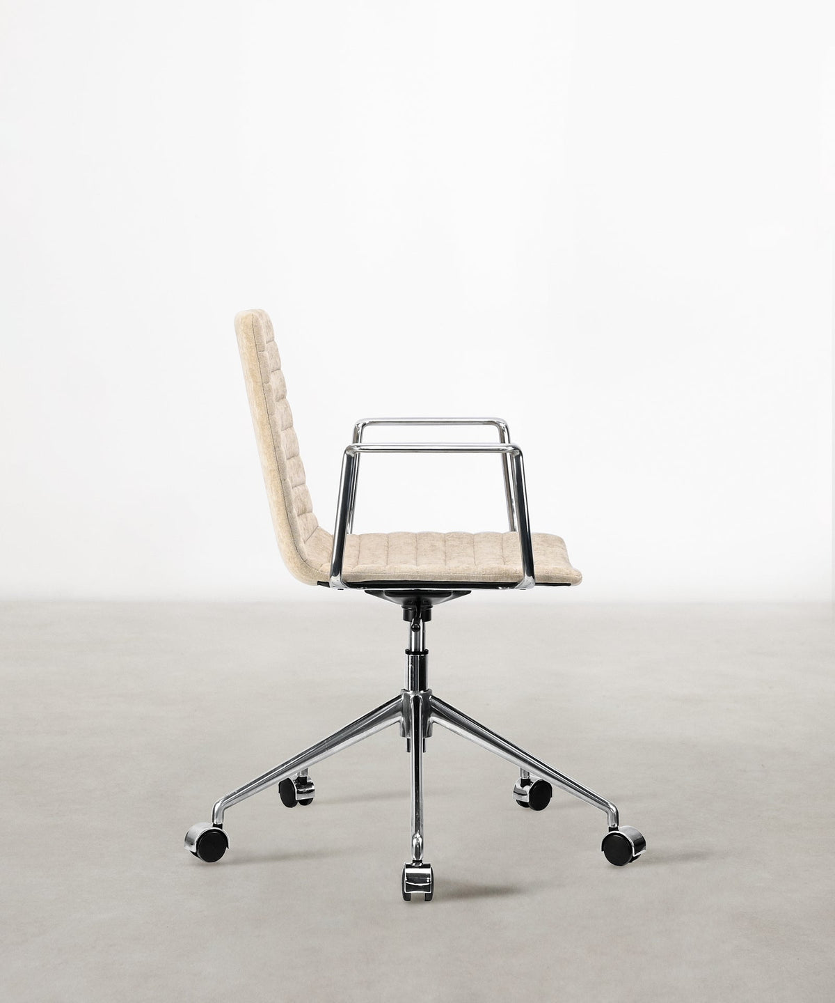 55919763358082 Silla de Escritorio Tapizada y Ajustable Jamie - Black Edition Sillas de Oficina Northdeco