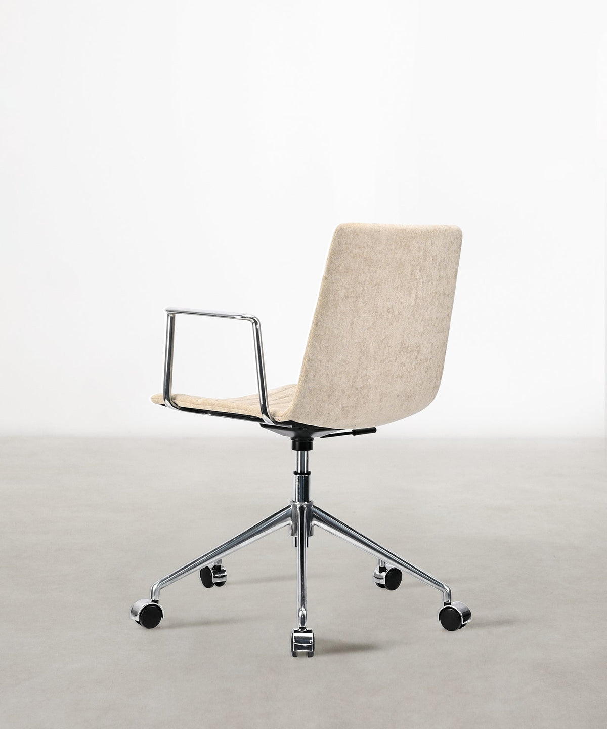 55919763358082 Silla de Escritorio Tapizada y Ajustable Jamie - Black Edition Sillas de Oficina Northdeco