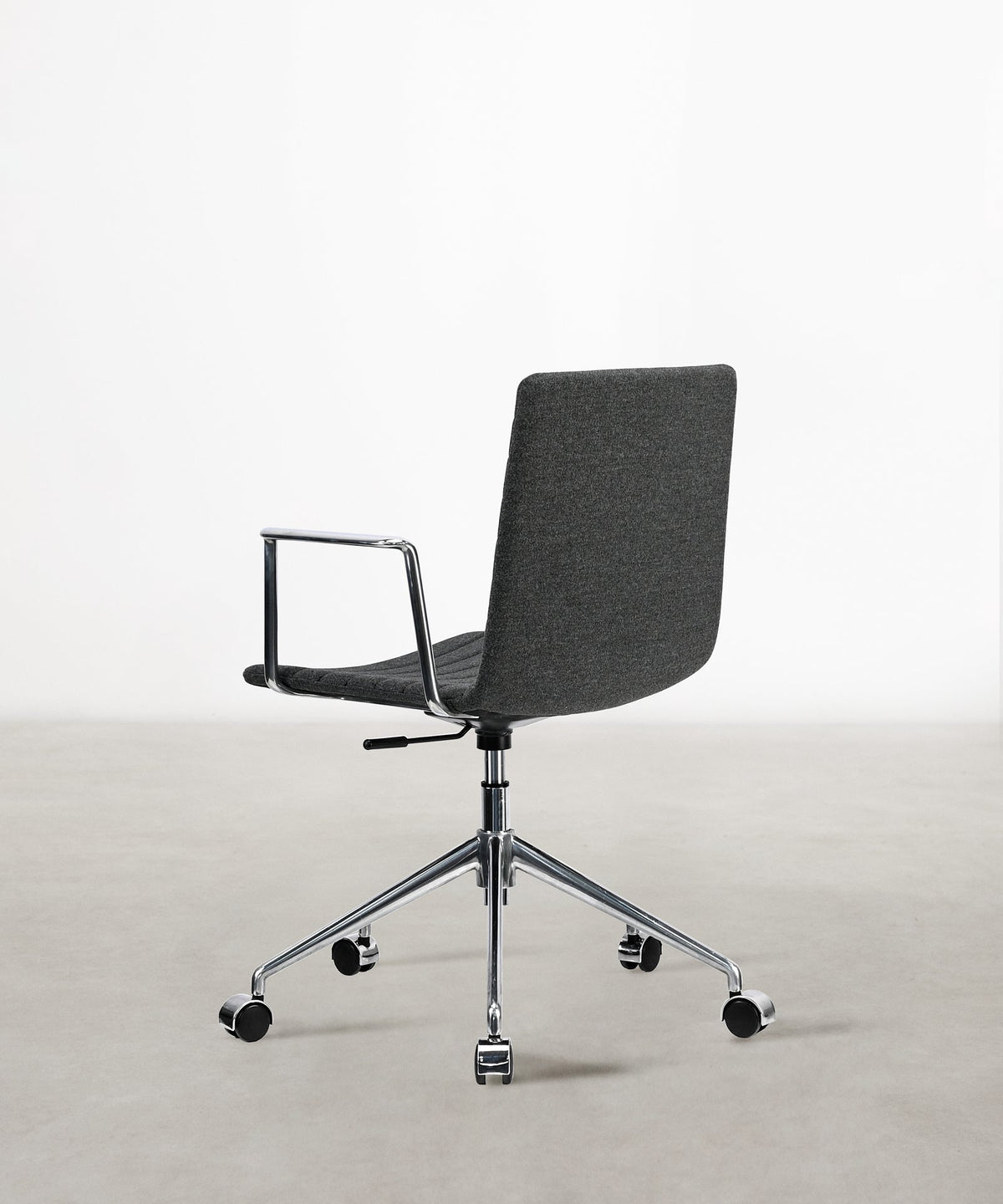 55919763325314 Silla de Escritorio Tapizada y Ajustable Jamie - Black Edition Sillas de Oficina Northdeco