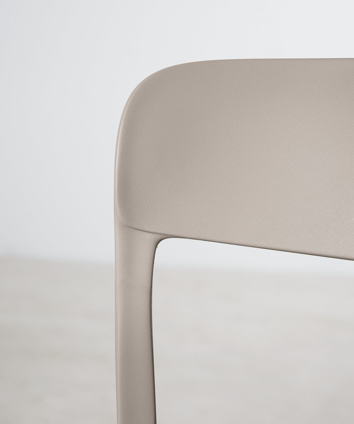 56443632779650 Silla de Polipropileno con Reposabrazos Saria Sillas de Plástico Northdeco