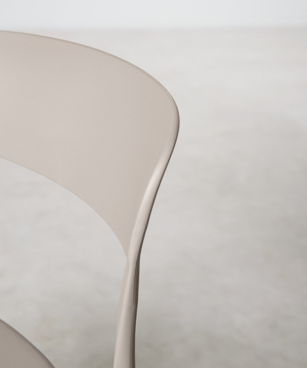 56443632779650 Silla de Polipropileno con Reposabrazos Saria Sillas de Plástico Northdeco
