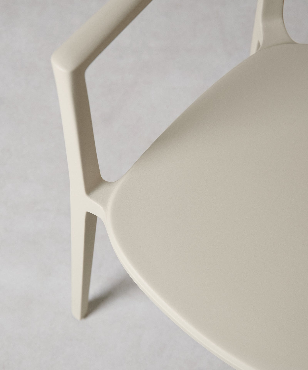56381895639426 Silla de Polipropileno con Reposabrazos Naomi Sillas de Plástico Northdeco