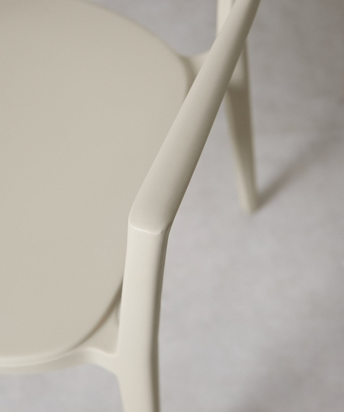 56381895639426 Silla de Polipropileno con Reposabrazos Naomi Sillas de Plástico Northdeco