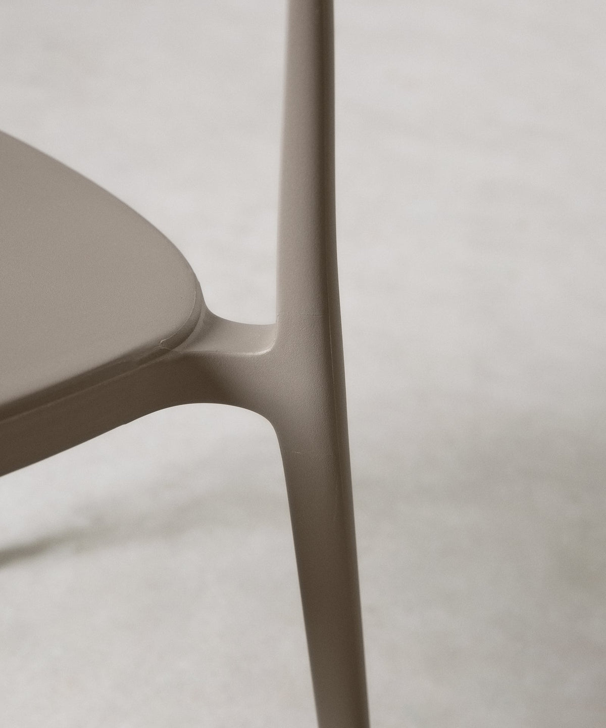 56456419803522 Silla de Polipropileno con Reposabrazos Naomi Sillas de Plástico Northdeco