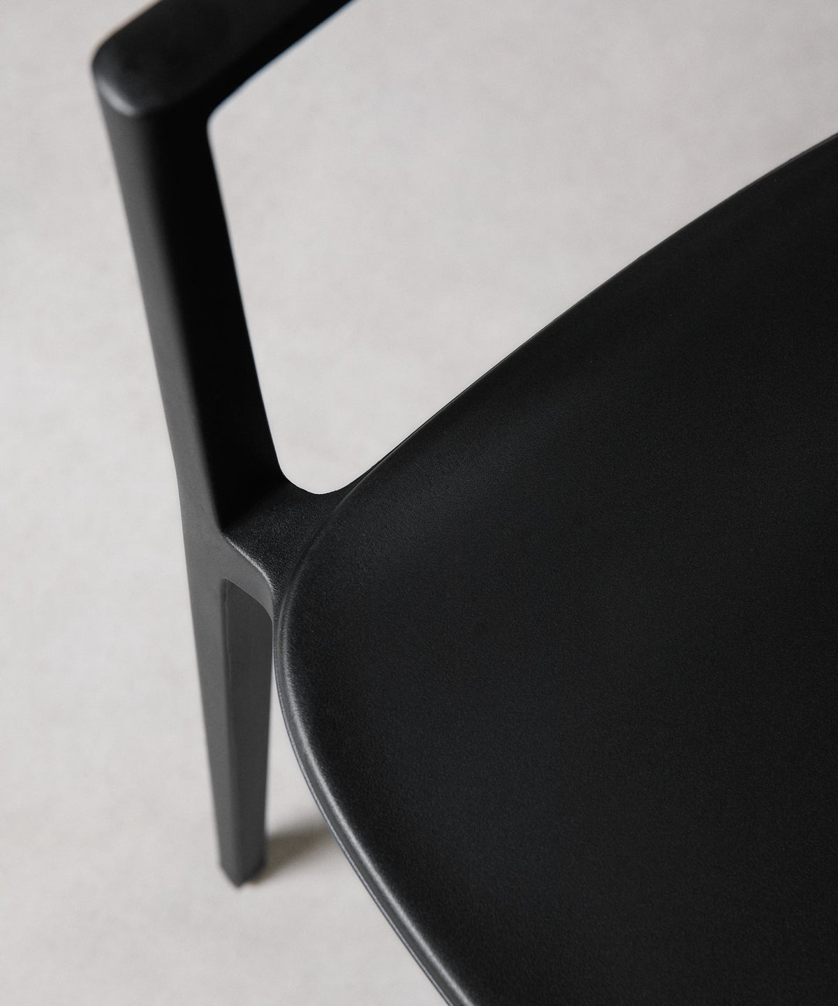 56456419869058 Silla de Polipropileno con Reposabrazos Naomi Sillas de Plástico Northdeco