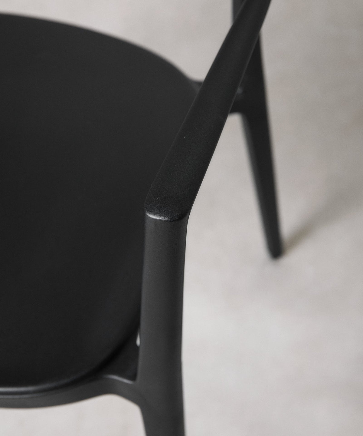 56456419869058 Silla de Polipropileno con Reposabrazos Naomi Sillas de Plástico Northdeco