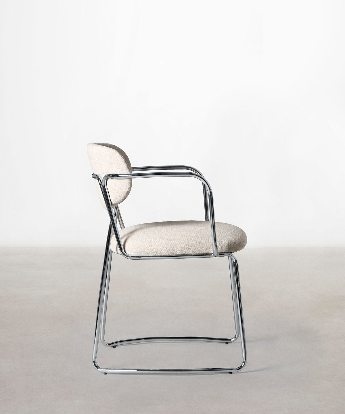  56625826529666 Silla de Comedor de Tela y metal con Reposabrazos Mortiz Arms Sillas tapizadas Northdeco