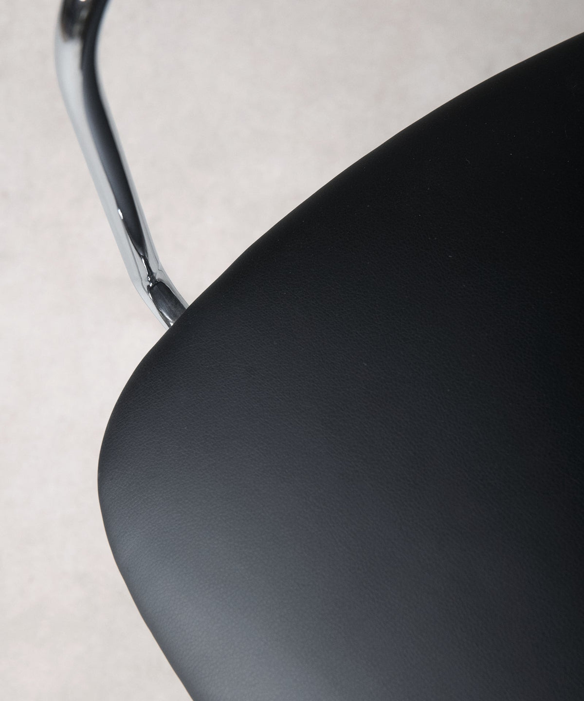 56625833607554 Silla de Comedor de Polipiel y Metal con Reposabrazos Moritz PU Sillas tapizadas Northdeco