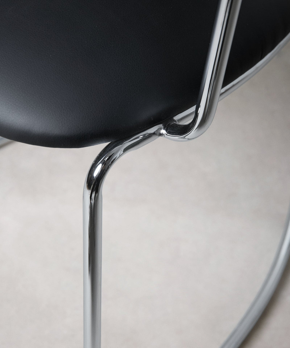 56625833607554 Silla de Comedor de Polipiel y Metal con Reposabrazos Moritz PU Sillas tapizadas Northdeco