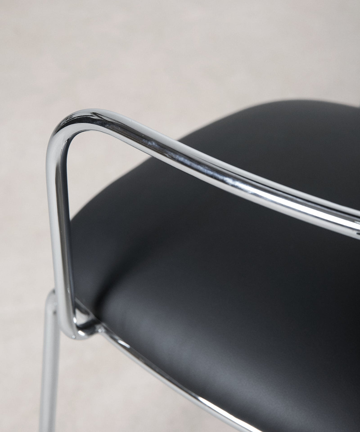 56625833607554 Silla de Comedor de Polipiel y Metal con Reposabrazos Moritz PU Sillas tapizadas Northdeco