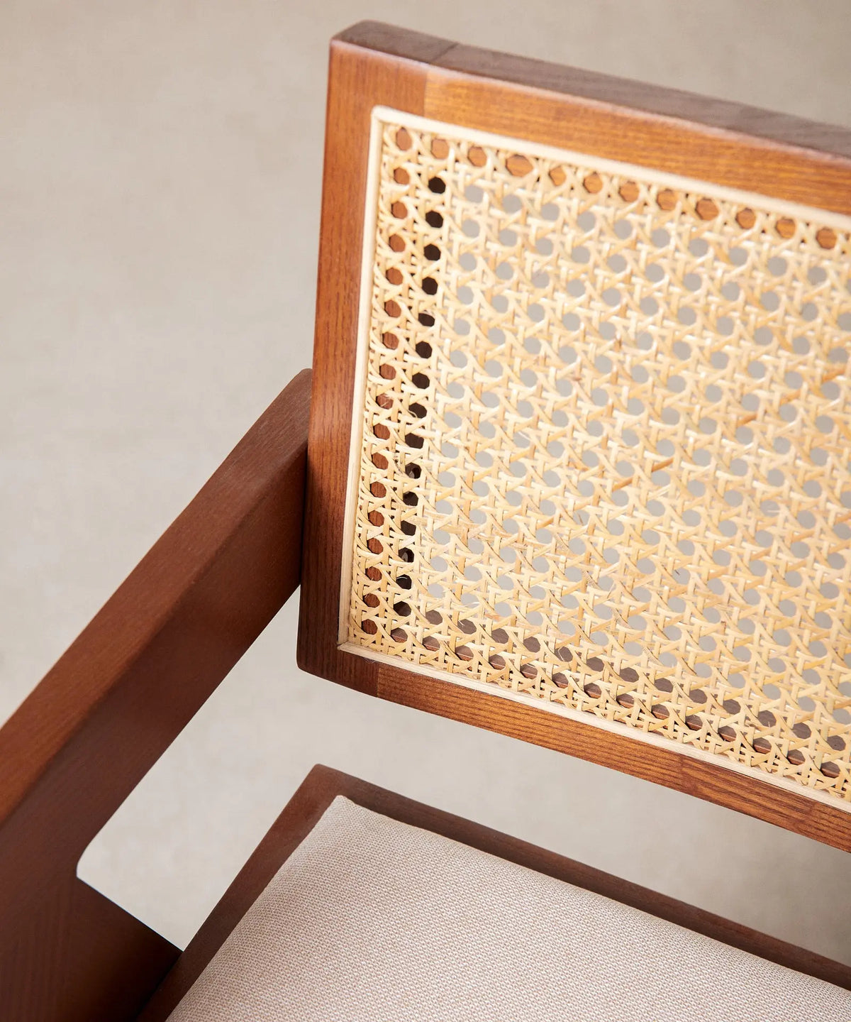 47041483899217 Silla de Comedor en Madera Tapizada con Reposabrazos Pauline Arms Sillas de madera Northdeco