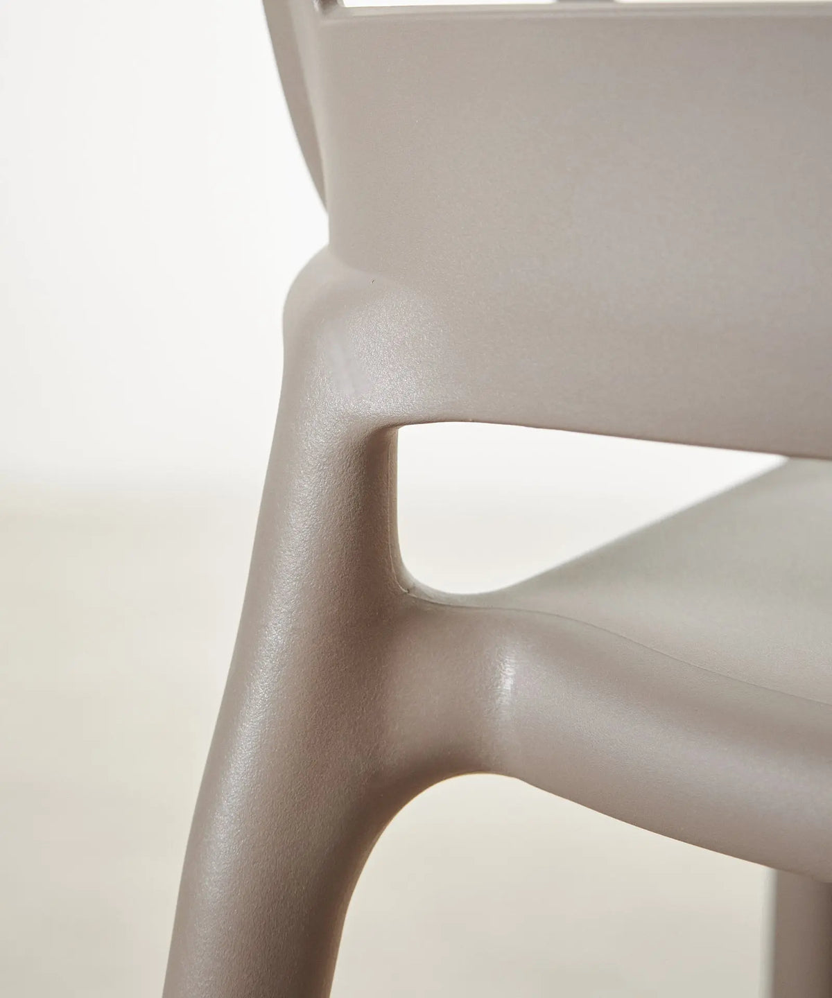 55066303365506 Silla de Polipropileno con Reposabrazos Mila Sillas de Plástico Northdeco