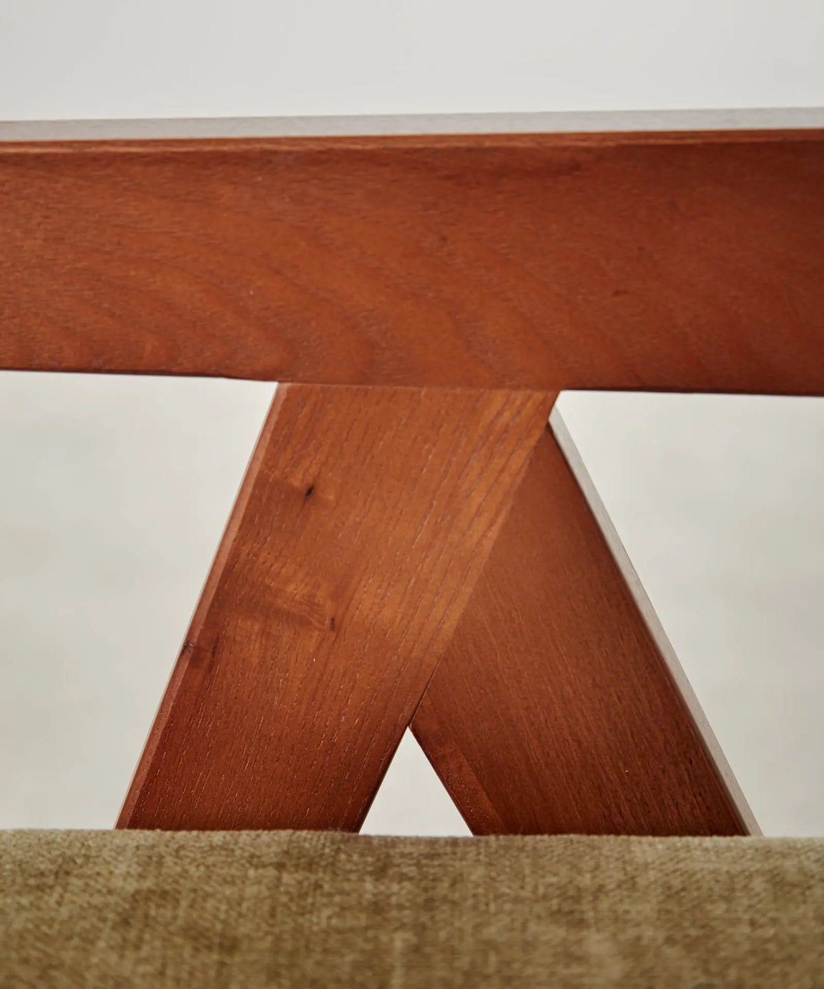 55158803005826 Silla de Comedor en Madera Tapizada con Reposabrazos Pauline Arms Sillas de madera Northdeco