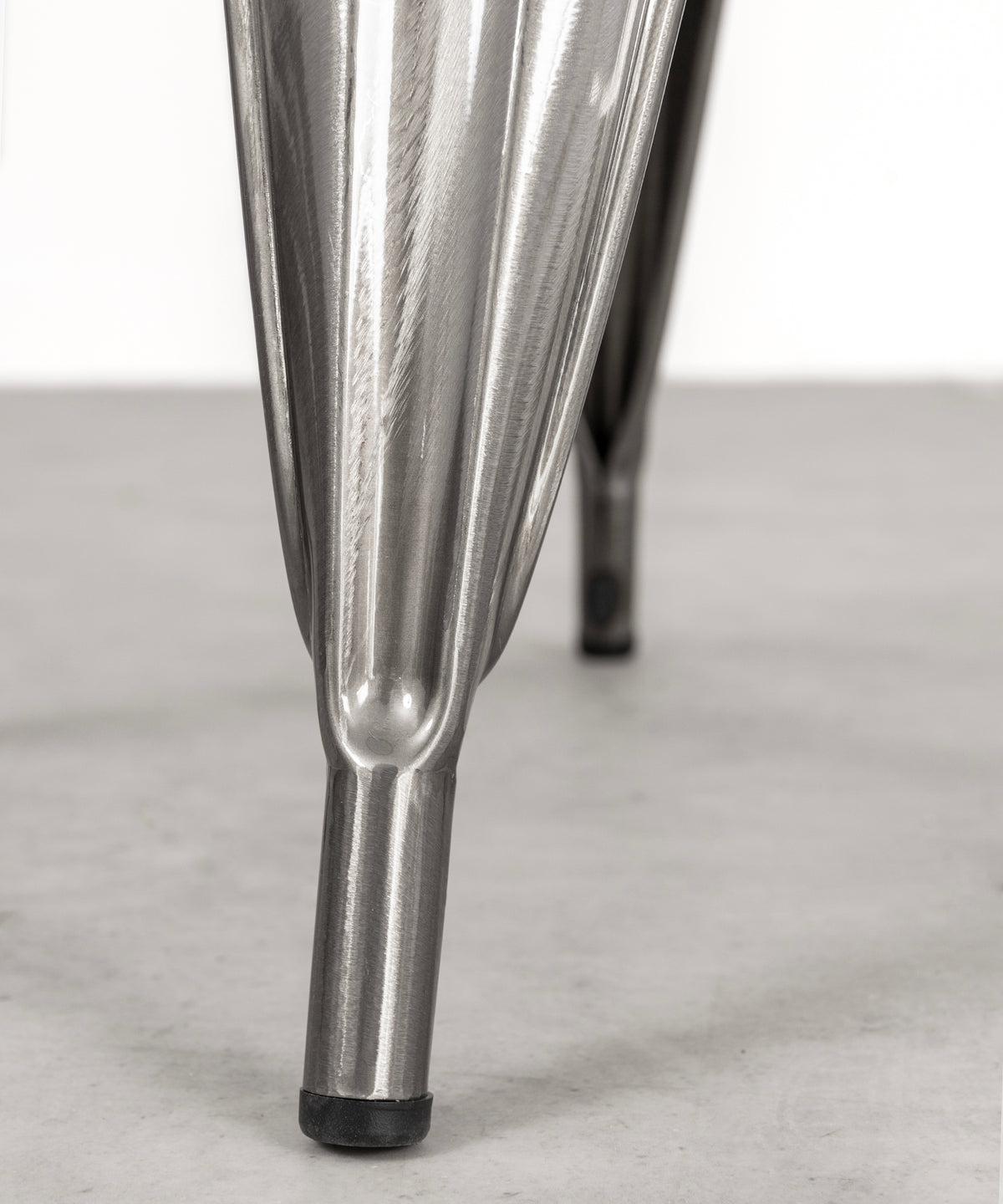 Silla de Metal Tolik con Reposabrazos - Polish Edition Sillas Metálicas Northdeco
